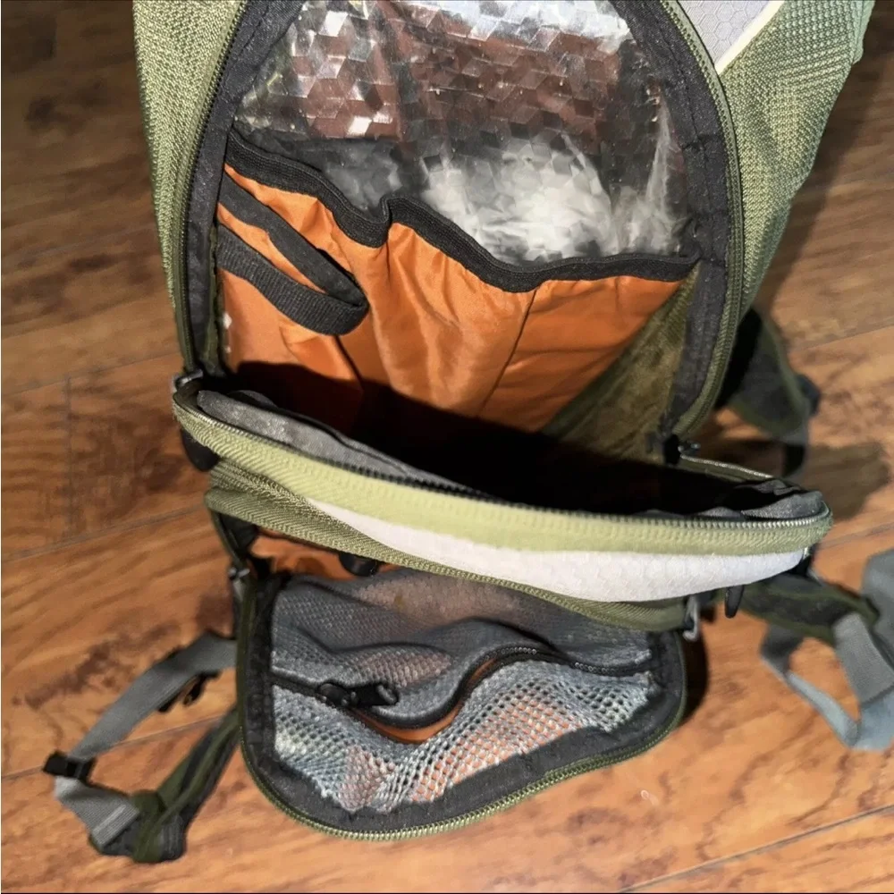 High Sierra Air Mesh Back Hydration Green/Gray Hiking Carry Padded Backpack. NN